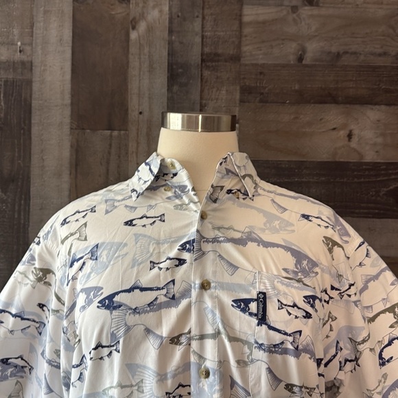 Men’s Columbia button up shirt XLarge sporty outdoor fishing camping vacation - Picture 3 of 11